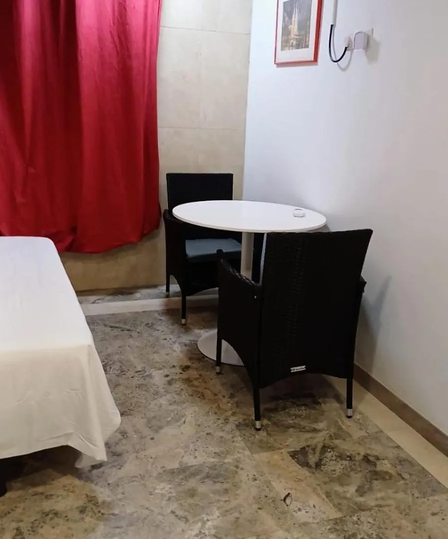 Hostal Estudios Badalona 0*,  Espagne
