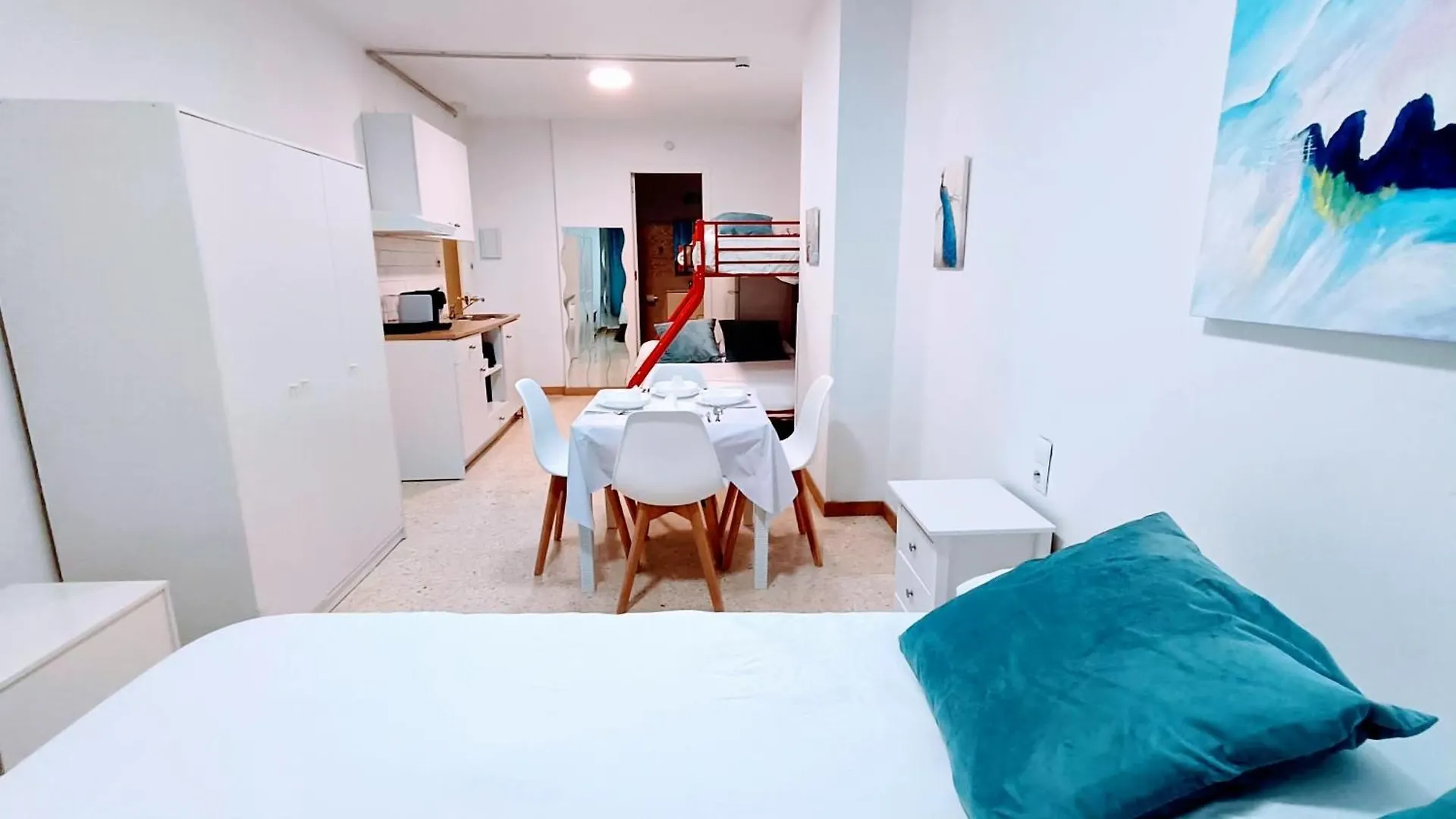 Hostal Estudios Badalona
