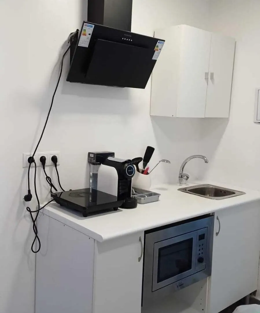 Hostal Estudios Badalona 0*,
