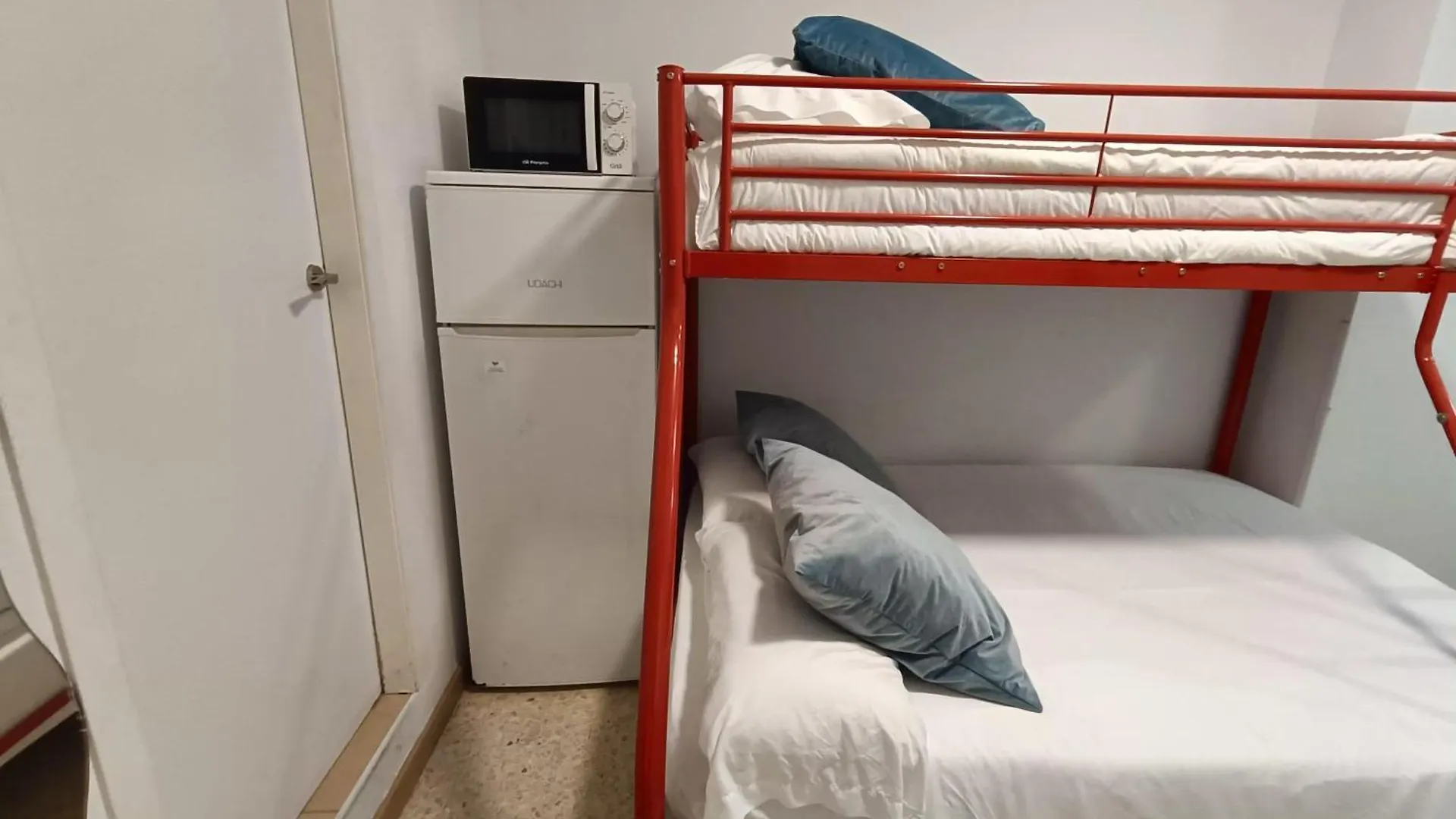 Hostal Estudios Badalona 0*,
